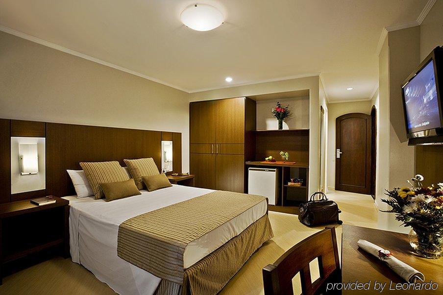 Hotel Deville Curitiba Rum bild