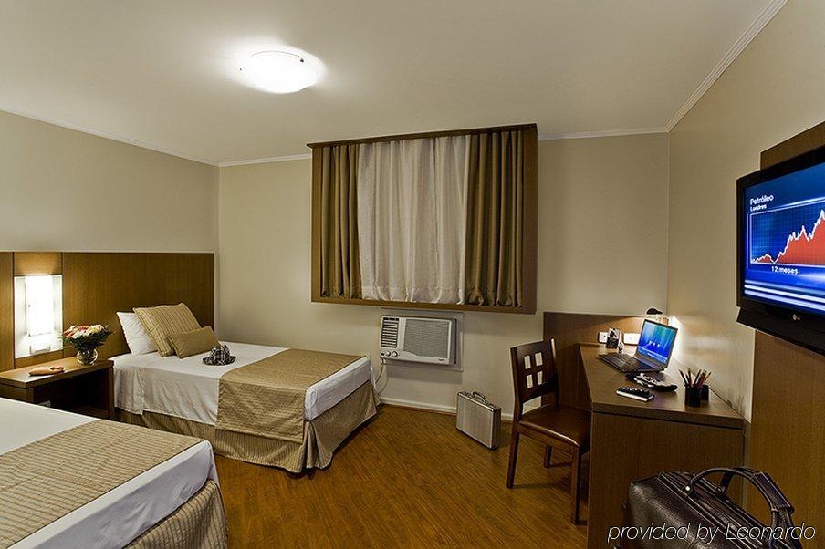 Hotel Deville Curitiba Rum bild