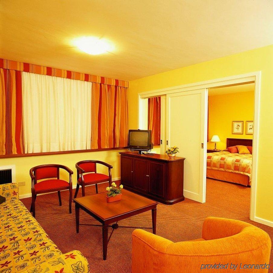Hotel Deville Curitiba Rum bild
